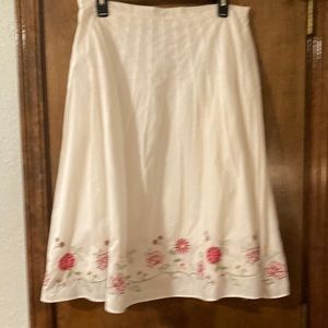 Mountain Lake size 8 white embroidered skirt